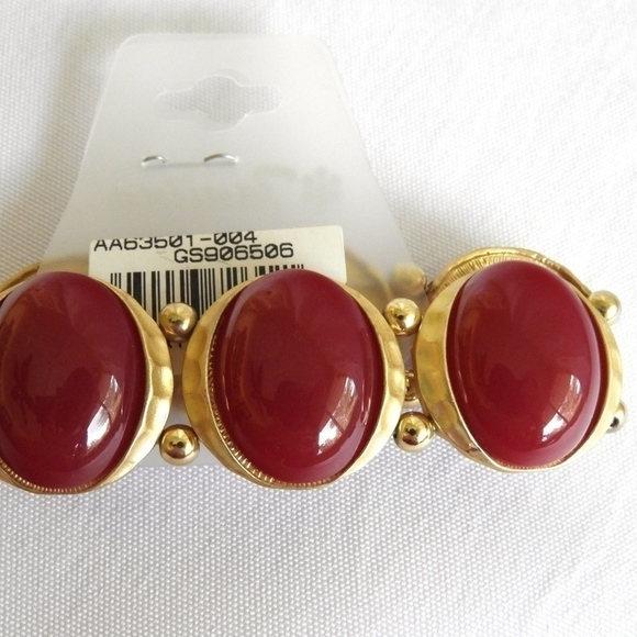 𝅺3/$29! Cranberry Red & Gold Statement Bracelet   - Picture 4 of 6